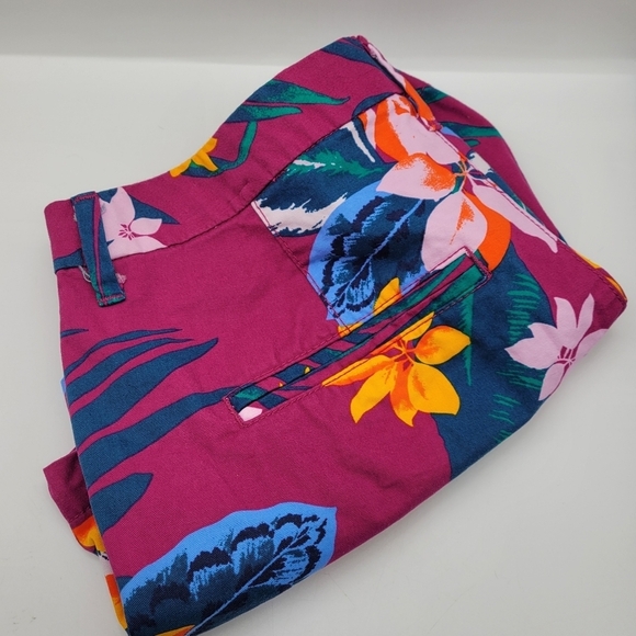 Mid Rise Old Navy Women's Shorts Size 4 Cotton Rise 9" in Flowers Leafs Pockets - Picture 10 of 10